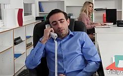 Pornos homens safados com secretárias gostosas